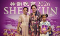 Doctor Shares Shen Yun With Her Two Daughters