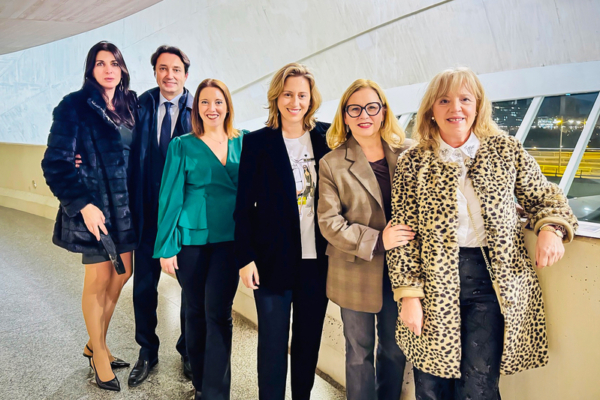 Valencia’s regional deputies and city councilors attended Shen Yun’s evening performance at the Palau de les Arts on March 9, 2026. (Hai Ying/The Epoch Times)
