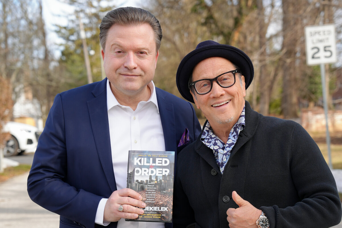 Comedian and actor Rob Schneider (R) and Jan Jekielek, Epoch Times senior editor and host of "American Thought Leaders," in Phoenix on Nov. 19, 2025. (Tal Atzmon/The Epoch Times)