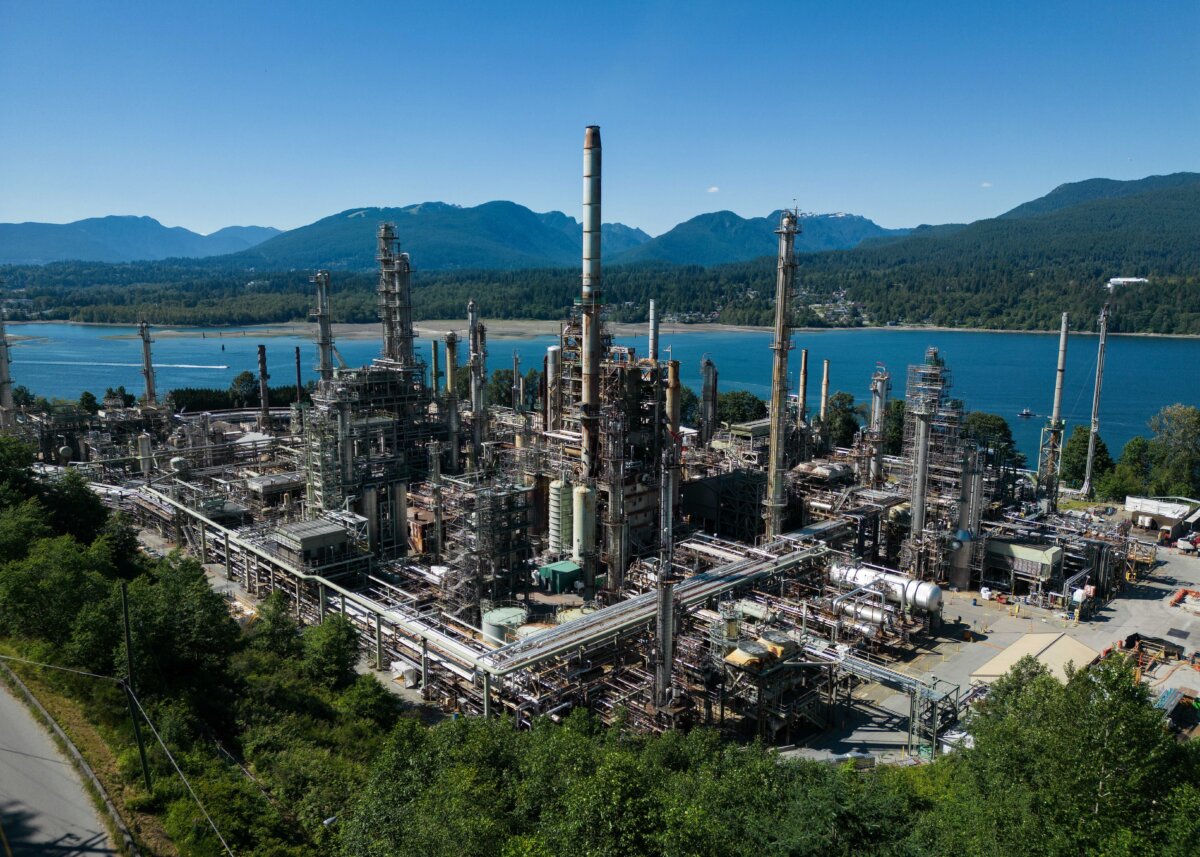 A refinery in Burnaby, B.C., in a file photo. (The Canadian Press/Darryl Dyck)