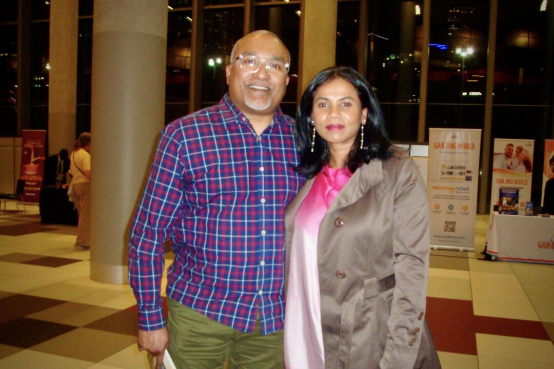 Liendra Samaranayake and his wife, Visaka Dissanayake, attend Shen Yun Performing Arts at the Melbourne Convention and Exhibition Centre in Melbourne on March 13, 2026. (Mike Deng/The Epoch Times)