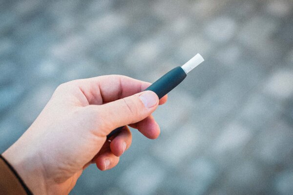The Hidden Dangers of Vaping: How E-cigarettes Can Harm the Lungs and Brain