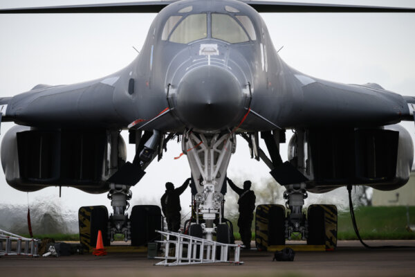 Pentagon Removes B-1 Bombers from UK Base; Trump Rallies Ohio Republicans Ahead of Midterms | NTD Good Morning (Oct. 5)