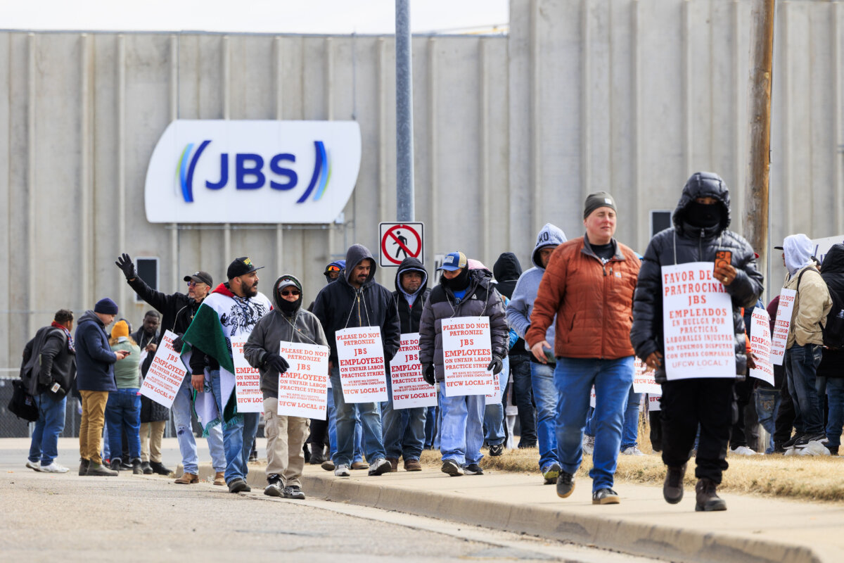 People picket outside of the JBS meatpacking plant in Greeley, Colo., on March 16, 2026. (Michael Ciaglo/Getty Images)