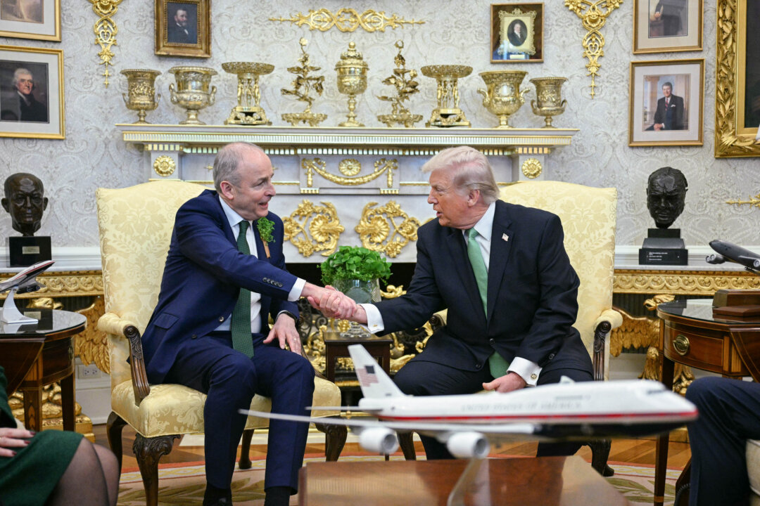 Trump Says It’s Not Time to Leave Iran Yet, Rejects Need for Assistance From NATO Allies