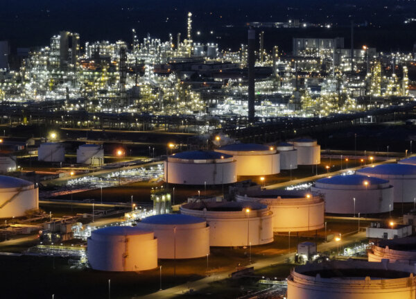 Iran Steps Up Attacks on Gulf Oil Facilities