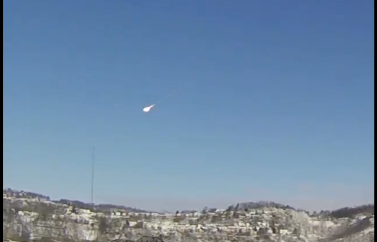 Footage of a meteor that disintegrated in the skies above the American Midwest captured by the National Weather Service Office in Pittsburgh on March 17, 2026. (Screenshot/NWS Pittsburgh).