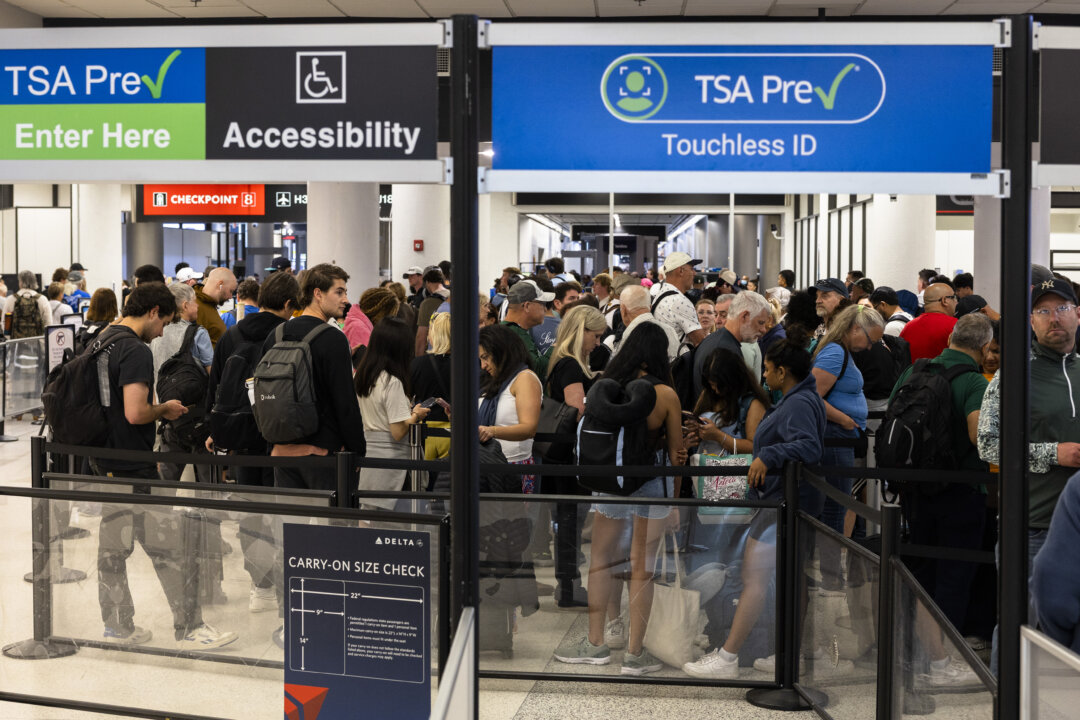 Airport Disruptions to Worsen as DHS Funding Fight Drags On, Transportation Secretary Warns