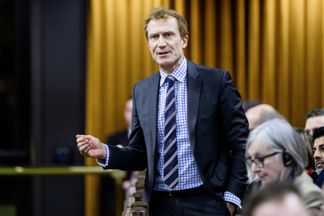 Ottawa ‘Very Seriously’ Considering Banning Social Media for Youth: Minister