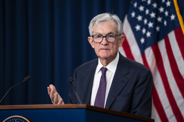 Trump Threatens to Fire Fed Chair If He Doesn’t Step Down Next Month