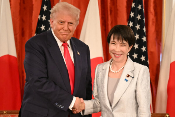 ▶ Trump Meets With Japanese Prime Minister