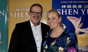 Former Dancer Moved to Tears by Shen Yun, Expresses Deep Respect