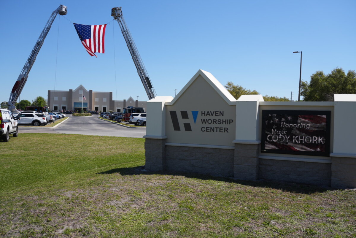 The Haven Worship Center held a memorial service for one of the soldiers killed in Iran. Hundreds of people showed up to support Maj. Cody Khork in his hometown of Winter Haven, Fla., on March 21, 2026. (Troy Myers/The Epoch Times)