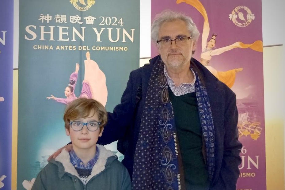 The Shen Yun Global Company performed its third show of the year in Burgos, Spain at the Fórum Evolución Theater.  Dr. Matías Díaz and his family attended the performance on March 19. (Maya Marinova/The Epoch Times) 