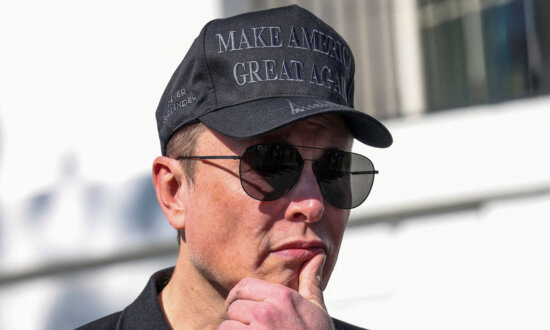 Elon Musk Offers to Pay TSA Salaries Amid Budget Battle, Airport Lineups