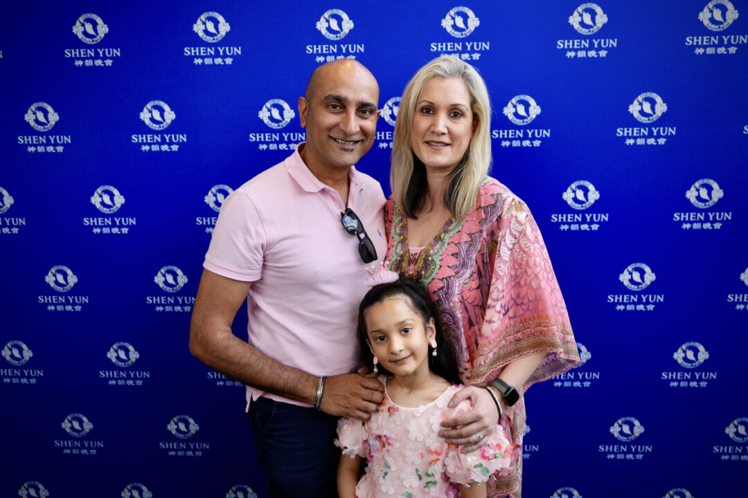 Harvi Malhi (L) and his family enjoyed Shen Yun's matinee at the Sydney Lyric Theatre, in Sydney, on March 21, 2026. (NTD)