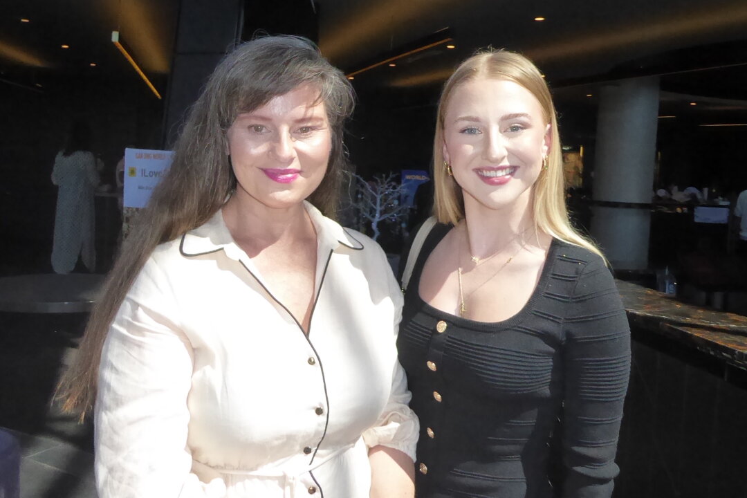 Brooke Charpentier (R) and her sister-in-law enjoyed Shen Yun's matinee at the Sydney Lyric, Australia, on March 22, 2026. (Steve Xu/The Epoch Times)