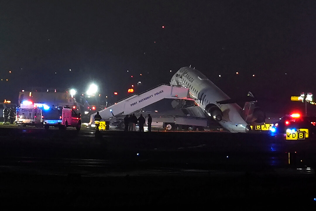 2 Pilots Killed in LaGuardia Airport Runway Collision