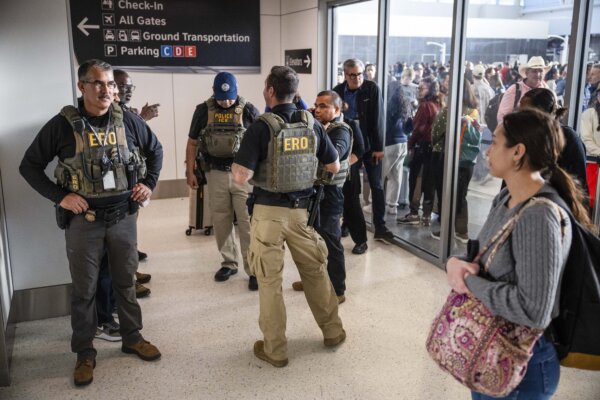 ICE Agents Deployed to 14 US Airports