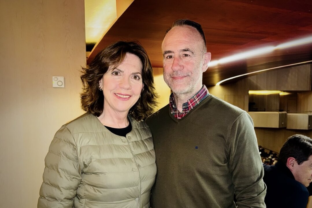 Marta Arroyo Ortega and her husband Francisco Javier Pino García saw Shen Yun  at the Fórum Evolución Theatre on March 19, 2026. (Yixiao Wang/The Epoch Times)