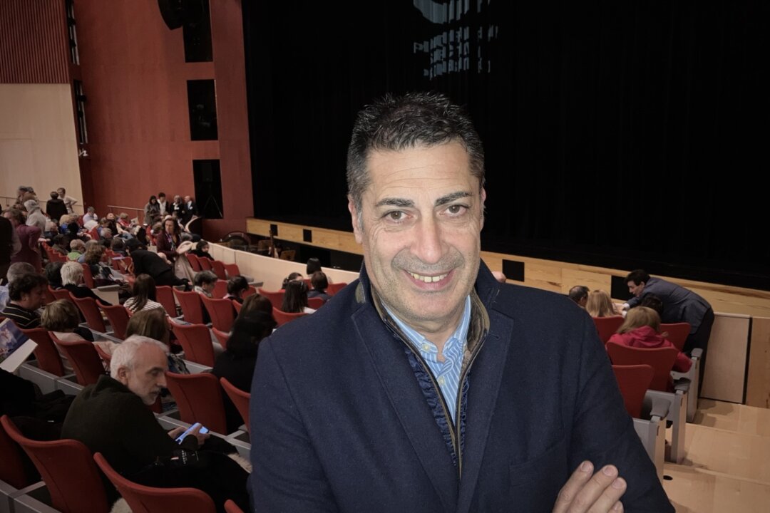 Raúl Martínez Peña enjoys Shen Yun Performing Arts at the Fórum Evolución Theatre in Burgos, Spain, on March 19, 2026. (Bartolomé Suau/The Epoch Times)
