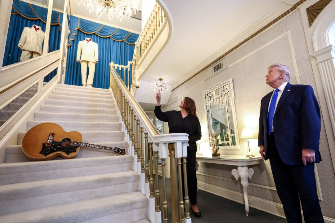 Trump Visits Graceland, Expresses Admiration for Elvis Presley
