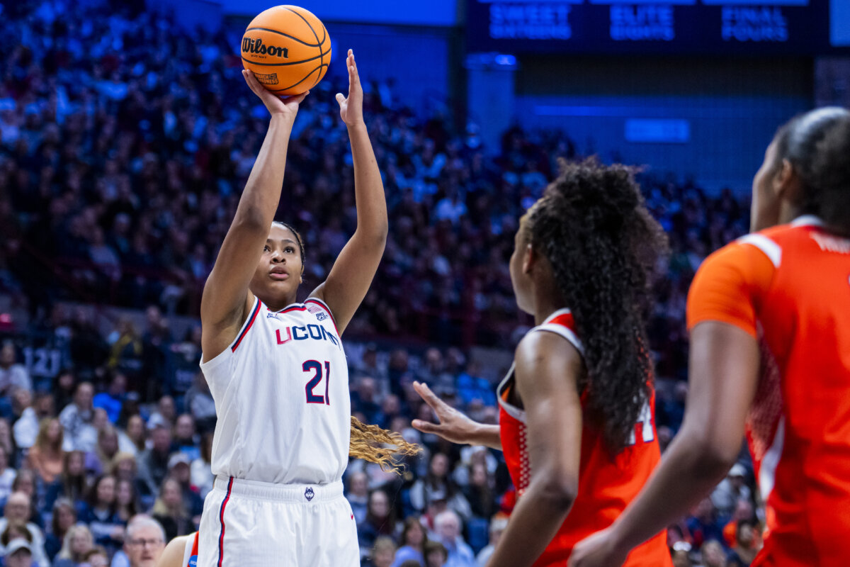 Sarah Strong #21 of the Connecticut Huskies shoots against the Syracuse Orange during the second half in the second round of the 2026 NCAA Women's Basketball Tournament in Storrs, Connecticut, on March 23, 2026 (Joe Buglewicz/Getty Images)