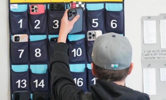 Ban on Cellphones in Schools Produces Mixed Results, Study Finds