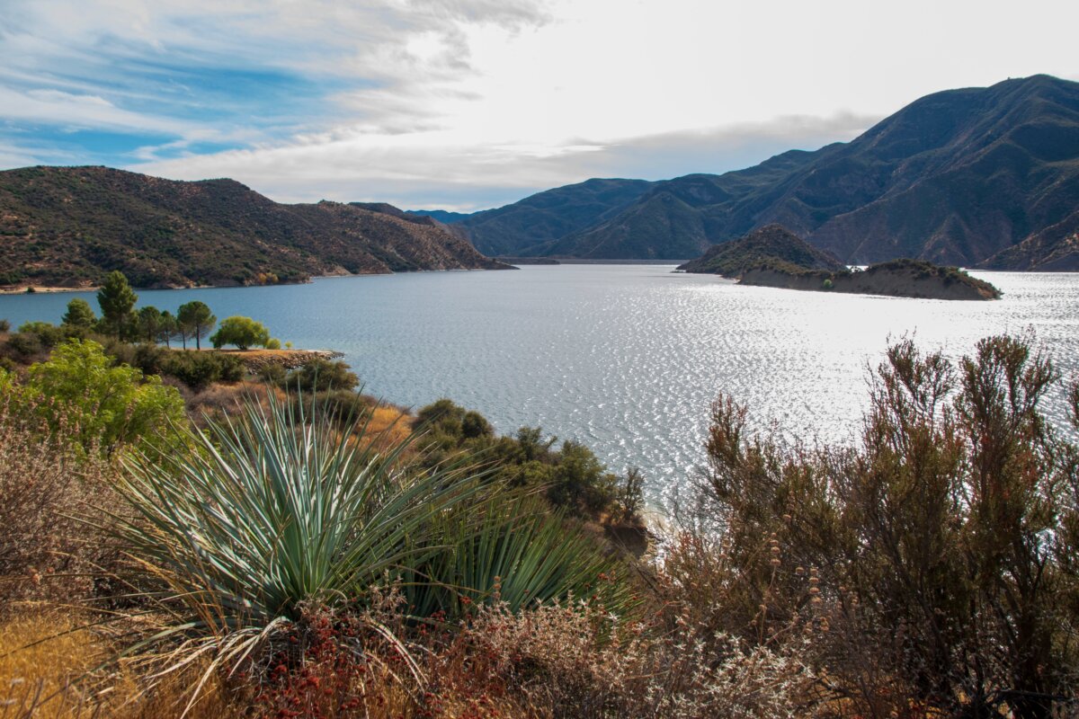 Pyramid Lake is a reservoir along Interstate 5 in Southern California. (Michael Lingberg/Shutterstock)