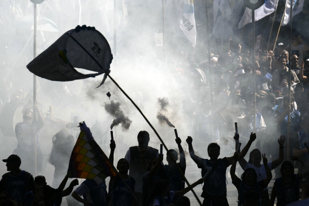 Day in Photos: March in Argentina, Teachers’ Strike, and Anti-Semitic Attack
