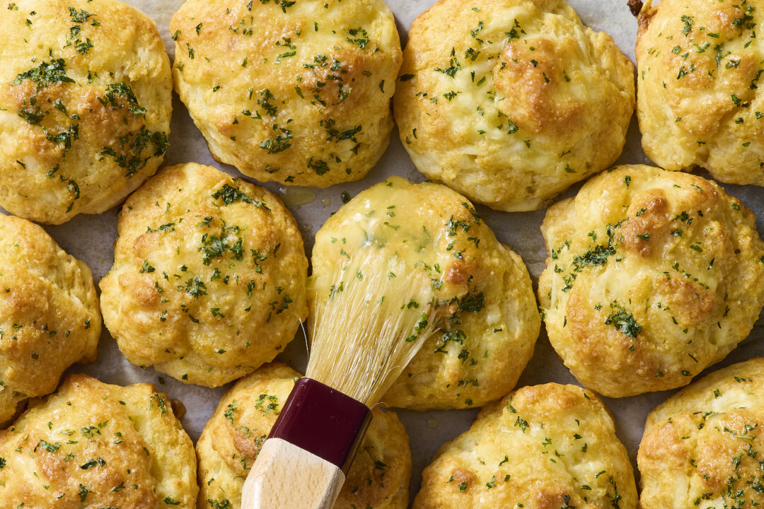 These Copycat Cheddar Bay Biscuits Are a Super Easy Dupe for the Real Thing