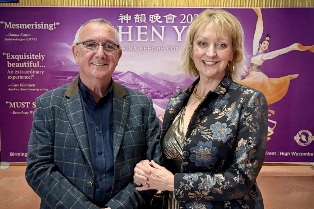 On March 25, 2026, Michelle Phillips and John Phillips attended Shen Yun Performing Arts at the Swansea Building Society Arena in Swansea, UK. (Li Ming/The Epoch Times)