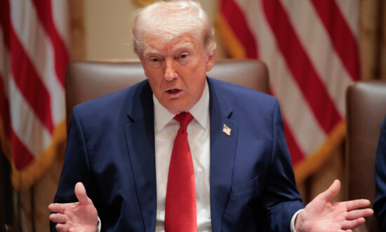 Trump Signs Order Barring Federal Contractors From Engaging in DEI Practices