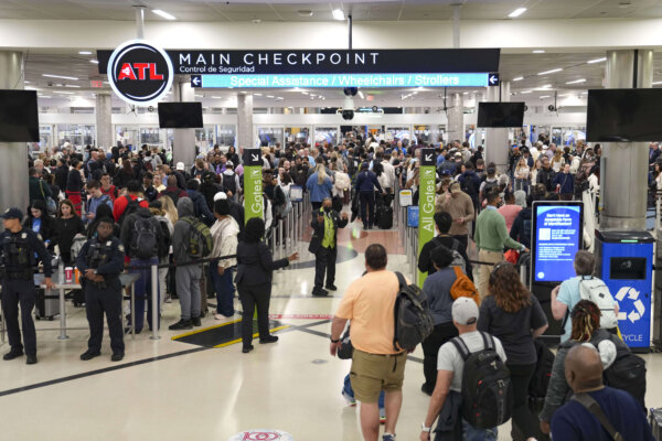 US Adds More Airports for Screening Travelers Who Might Have Ebola