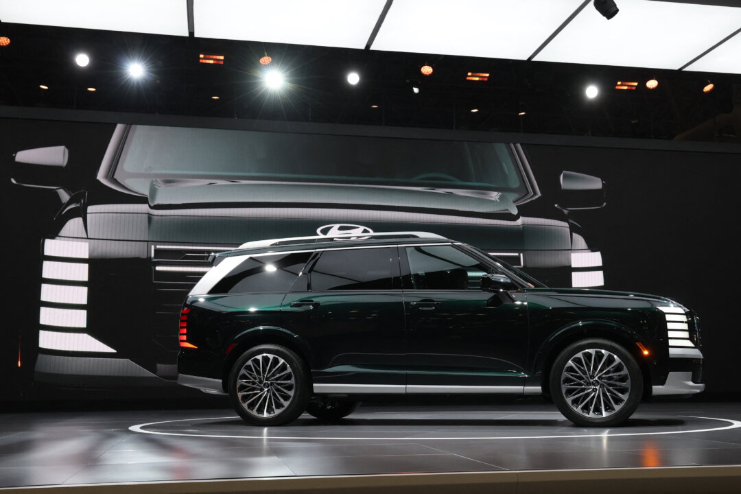 “Hyundai Issues Recall for 46,000 Palisade SUVs over Safety Concerns”