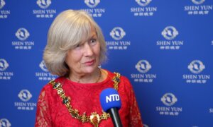 Lord Mayor of Swansea ‘Awe-Struck’ by Shen Yun