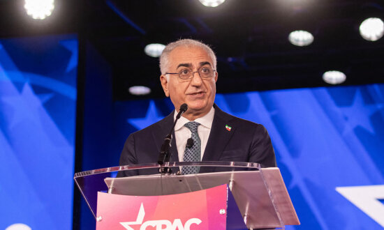 Iran’s Exiled Crown Prince Says Iranians Want Complete Regime Change