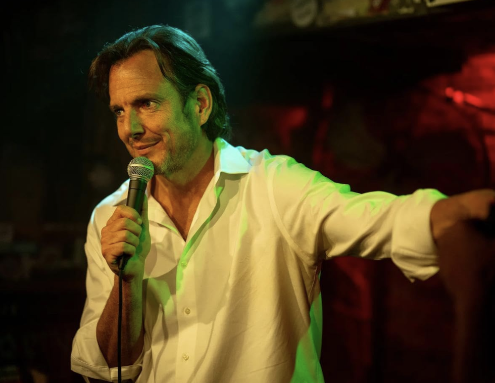 man in white shirt with microphone in Is This Thing On?
