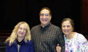 Illinois Theatregoer Says Shen Yun Inspires Us to Be Better