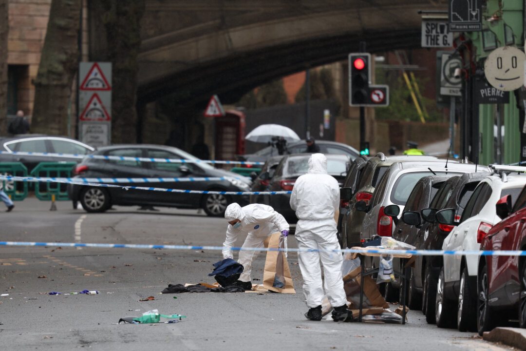 UK Counter Terror Officers Join Probe After Car Hits Pedestrians, Injuring 7