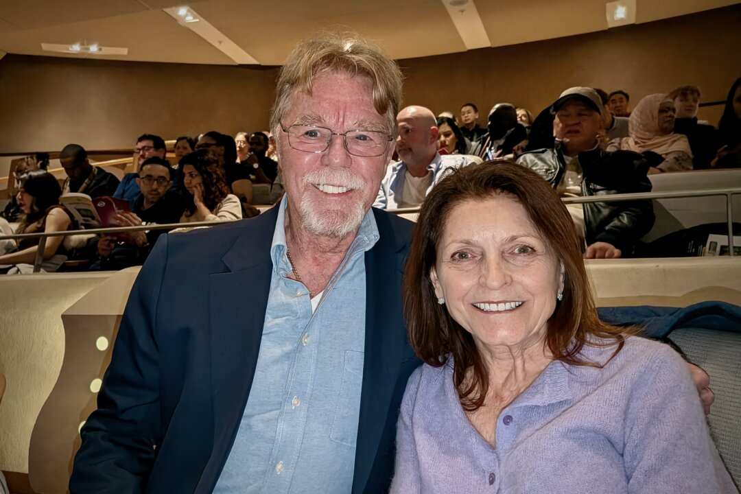 Jonathan Waters and Eva Santianni attended Shen Yun’s performance at Toronto’s Four Seasons Centre for the Performing Arts on the evening of March 28, 2026. (Charlie Lu/The Epoch Times)