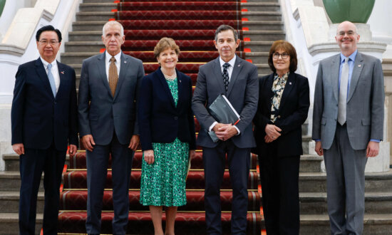 US Senators Urge Taiwan to Pass Stalled $40 Billion Defense Budget