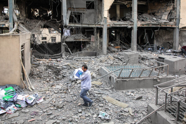 Trump Issues New Threat to Iran