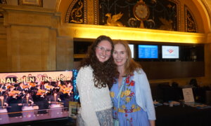 Nurse and Dancer Moved to Tears by Shen Yun