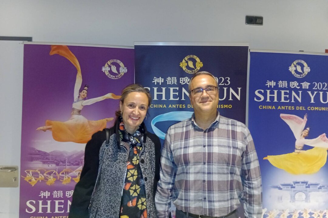 Steban Espinilla and his wife Ana Hernández watch Shen Yun Performing Arts at the Cartuja Center CITE in Seville, Spain, on March 25, 2026. (Maya Marinova/The Epoch Times)