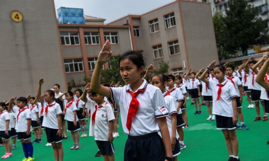 Chinese High School’s Alleged Daily News-Watching Requirement Sparks Concerns Over Political Indoctrination