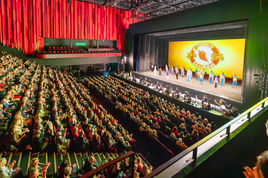 Audience members watch Shen Yun Performing Arts at the Swansea Building Society Arena in Wales on March 25, 2026. (Roger Luo/The Epoch Times)