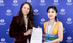 On Eve of Final Performance in Spain, Shen Yun Receives Honor from Murcia Deputy
