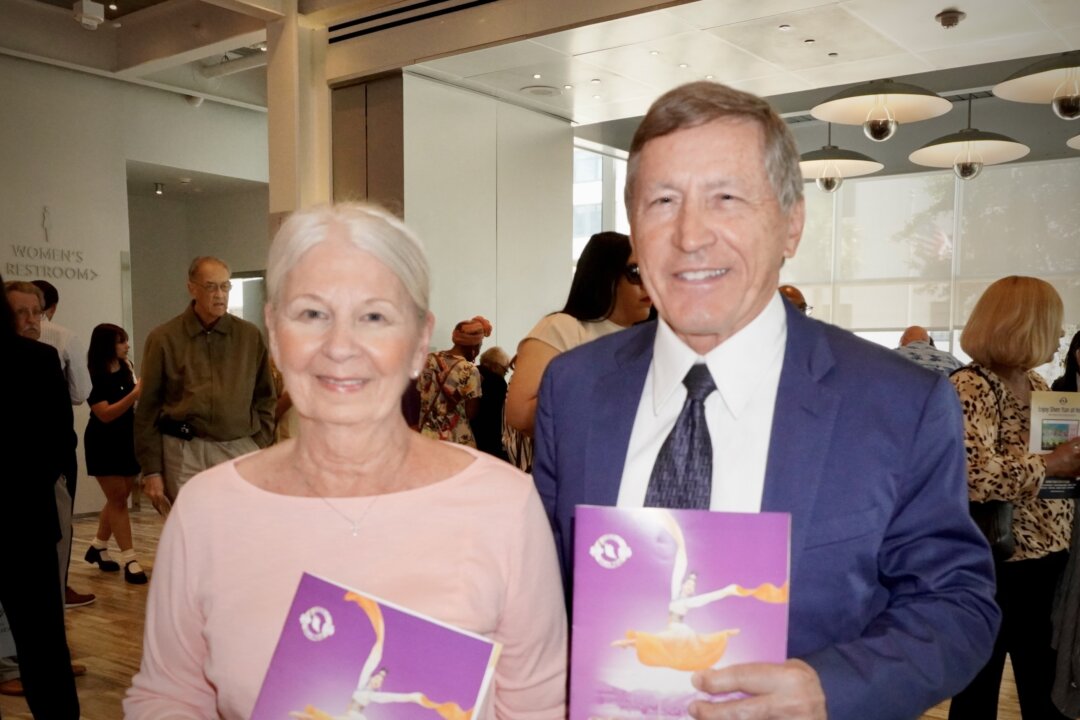 Lois and James Sislow enjoyed Shen Yun's matinee at the Dr. Phillips Center for the Performing Arts on April 28, 2026. (Nancy Ma/The Epoch Times)