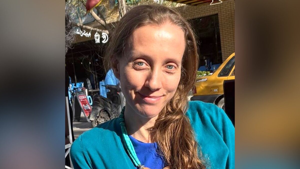 U.S. journalist Shelly Kittleson poses for a cellphone photo in a cafe in Baghdad, Iraq, on March 30, 2026. (AP Photo)